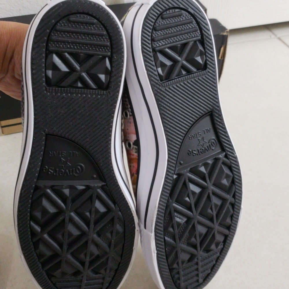Shoes - Picture 5 of 5